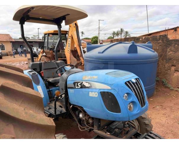 Foto de TIROS/MG - Trator Agrícola LS Tractor, modelo R50R, tração 4x4