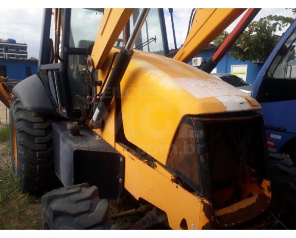 Foto de Marataízes/ES- Retroescavadeira JCB