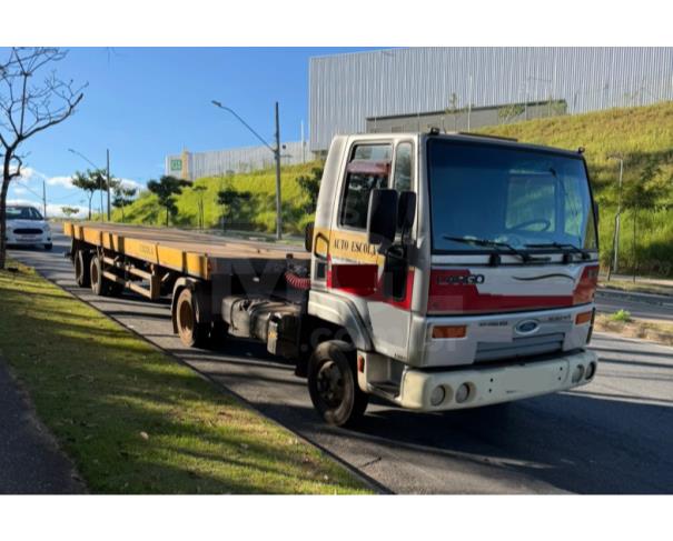 Foto de BELO HORIZONTE/MG  CONJUNTO FORD CARGO 816 RODOMOURA - CAVALO TRATOR COM A PRANCHA 02 EIXOS