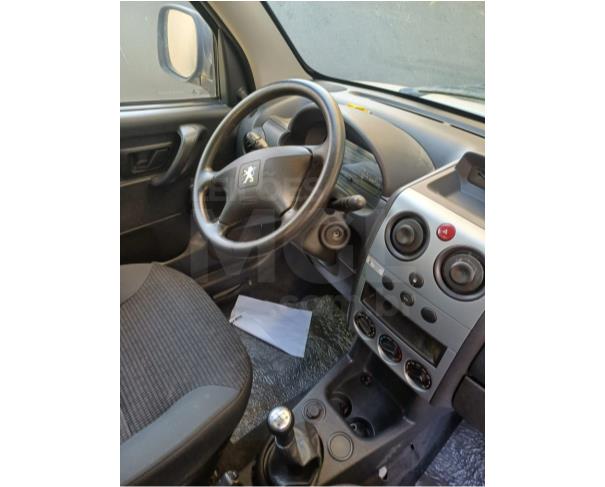 Foto de APIACÁ/ES-Peugeot Partner 1.6 2021/2022
