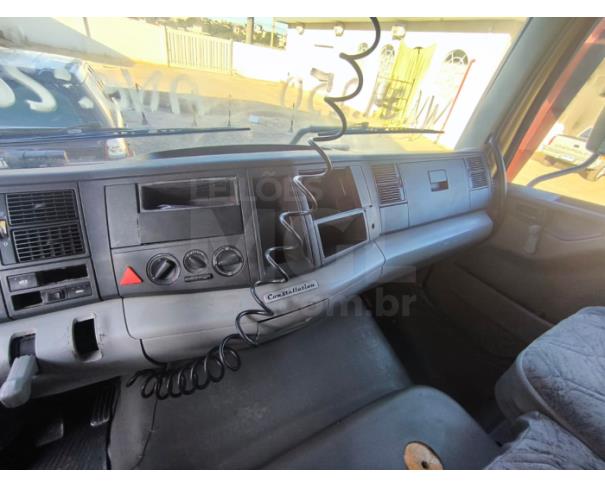 Foto de ITAÚNA MG - CAMINHÃO NO CHASSI TRUCADO  - VW 24.250 CLC 6X2 - NO DOCUMENTO ESTÁ COMO CARROCERIA FECHADA