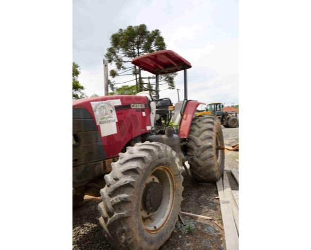 Foto de BELA VISTA DO TOLDO/SC - Trator agrícola Case IH, modelo Maxxum, cor vermelho