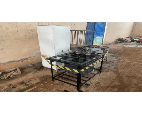 Foto de RESTINGA SÊCA/RS - Material de cozinha, contendo 2 fogões industriais, 1 fogão comum, 1 bebedouro e 1porta botijões