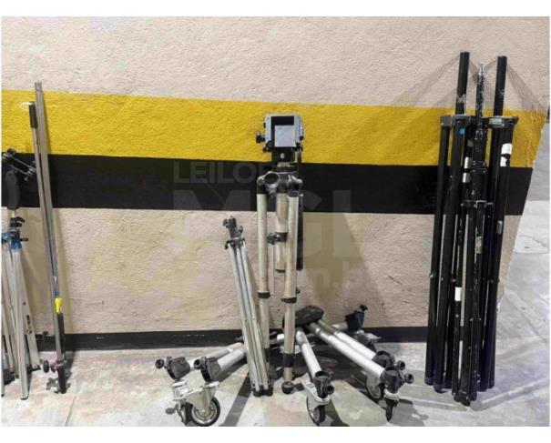 Foto de BELO HORIZONTE/MG - EQUIPAMENTOS DE ÁUDIO E ACESSÓRIOS DIVERSOS – PEDESTAIS, CARREGADOR E BATERIA