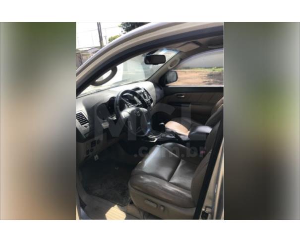 Foto de GOVERNADOR VALADARES/MG - TOYOTA HILUX SW4 SRV 4X4