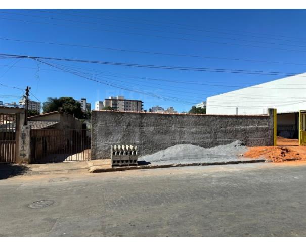 Foto de PATOS DE MINAS/MG-CASA DE MORADA COM 602m². 