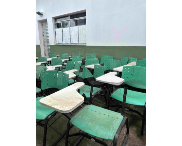 Foto de CARMO DE MINAS/MG - Carteiras escolares e fogão a gás e etc