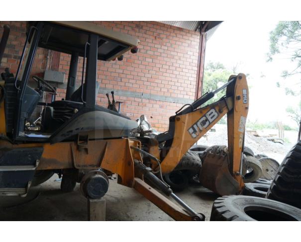 Foto de BELA VISTA DO TOLDO/SC - Retroescavadeira da marca JCB, modelo 3C