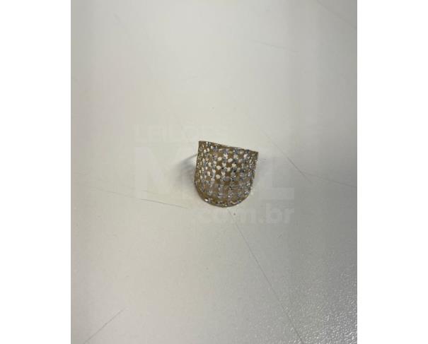 Foto de VARGINHA/MG - ANEL EM DOIS TONS COM DETALHES EM OURO BRANCO 18K