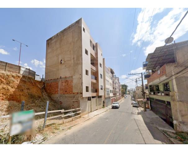 Foto de CARATINGA/MG — Prédio com 3 pavimentos e garagem no Centro