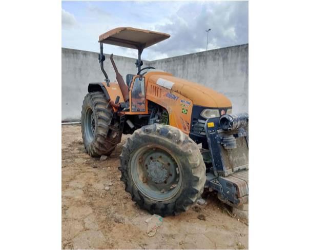 Foto de SÃO GERALDO DO BAIXIO/MG - Trator Budny, modelo 7540, 4x4
