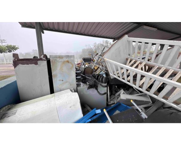 Foto de ITATIAIUÇU/MG - Lote de Armários de ferro, cadeiras e carteiras escolares, geladeiras, armário de cozinha, ventilador, berço e etc