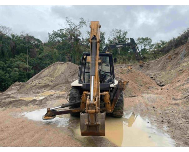 Foto de ADRIANÓPOLIS/PR - Retroescavadeira JCB