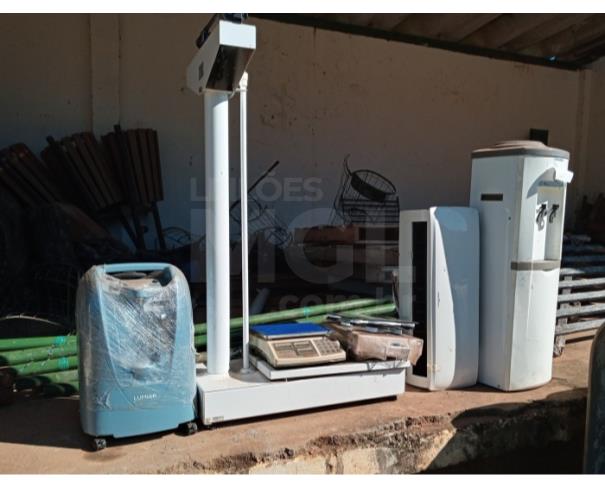 Foto de BRAZÓPOLIS/MG - Lote de bens diversos contendo bens hospitalar, mesa de som, micro-ondas e radio cd.