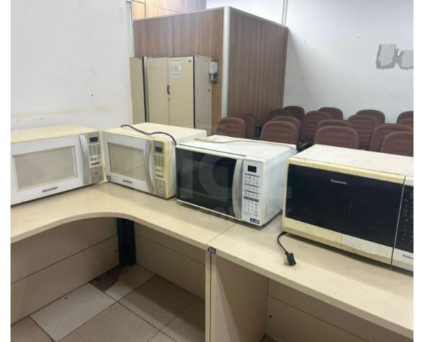 Foto de BRASILIA/DF - Eletrodomésticos (forno, fogão, micro-ondas, freezes, geladeira, buffet térmico)