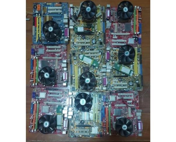 Foto de PORCIÚNCULA/RJ - Material de informática (monitores, DVD, mini system, notebook, som, cabos, câmeras de vigilância, retroprojetor, calculadora, impressora, CPUs). 