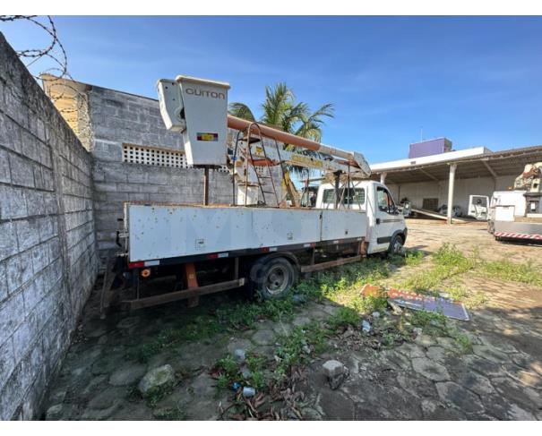 Foto de Marataízes/ES- Caminhão- Iveco Daily 70C17HDCS, com cesto aéreo e carroceira operacional marca GUITON- 2015/2015