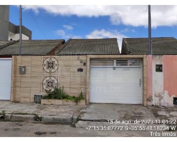 Foto de CAMPINA GRANDE/PB — Casa com 2 quartos e 1 vaga na garagem no bairro Três Irmãs.