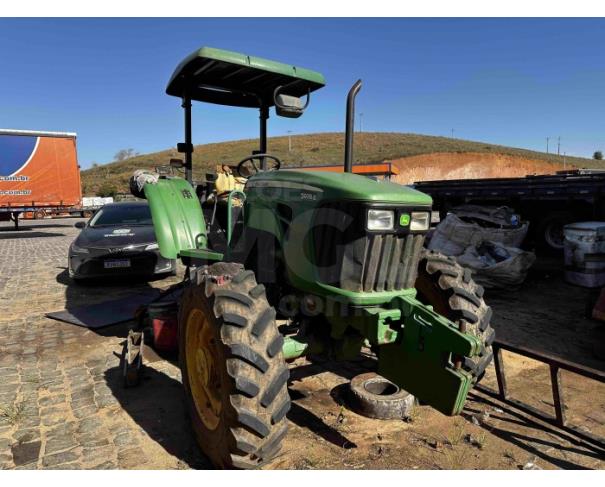 Foto de PIRAPETINGA/MG - Trator John Deere