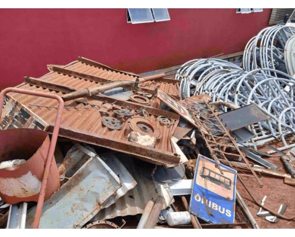 Foto de PARAGUAÇU/MG - Sucatas e materiais metálicos diversos (estruturas metálicas, treliças, grades, tubos, chapas, placas de sinalização, reservatórios/tanques metálicos e peças diversas)