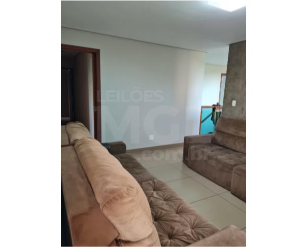 Foto de ITAÚNA/MG — Casa com 03 quartos sendo 01 suíte no bairro Belvedere