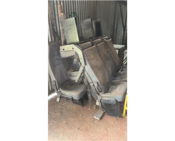 Foto de PONTES GESTAL/SP - Conjunto de bancos de Van, com encostos de cabeça, cintos de segurança e estruturas metálicas de fixação