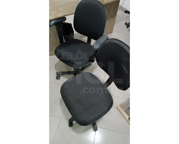 Foto de GOVERNADOR VALADARES/MG - Cadeiras de escritório e persianas, Balcão de escritório