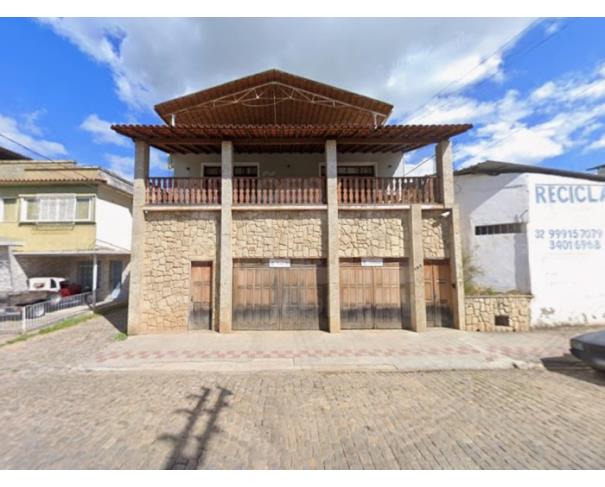 Foto de LEOPOLDINA/MG — Casa com 3 pavimentos no Centro