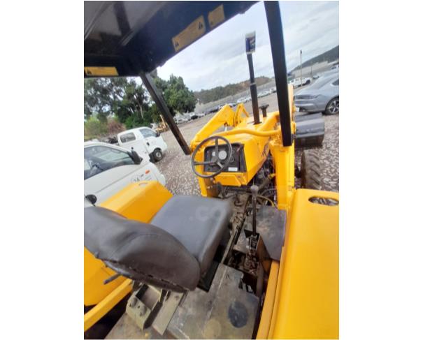 Foto de ITAÚNA/MG-RETROESCAVADEIRA  MASSEY FERGUSON