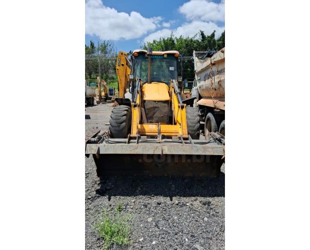 Foto de ITAÚNA/MG-RETROESCAVADEIRA JCB 4CX 2012