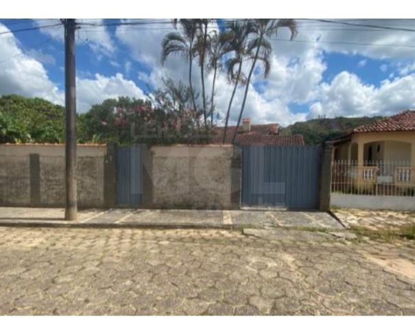 Foto de LAMBARI/MG - Casa com 138,50m² e seu lote no Bairro Silvestrini.
