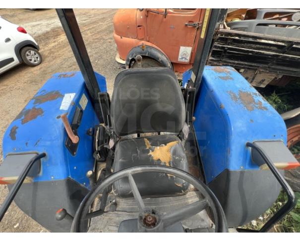 Foto de CLÁUDIO/MG- Trator Agrícola New Holland, modelo TL75E.