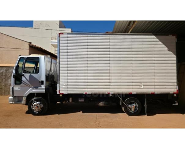 Foto de ABAETÉ/MG - CAMINHÃO - FORD/CARGO 815 N COM BAÚ CÂMERA FRIA - ANO: 2011/012 - SC1171