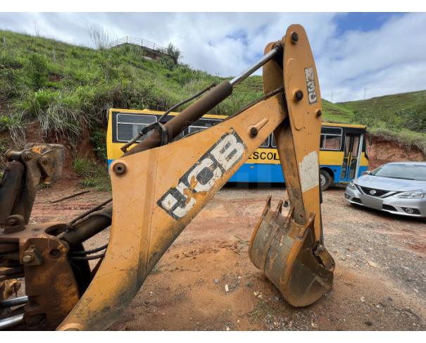 Foto de VISCONDE DO RIO BRANCO/MG- Retroescavadeira JCB, modelo 3C.