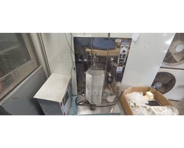 Foto de COLOMBO/PR - Sucatas de equipamentos laboratoriais e de manutenção diversos, câmaras de germinação, refrigerador, agitador, tupia, roçadeira