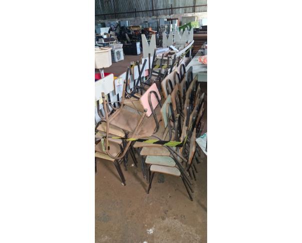 Foto de PONTES GESTAL/SP - Cadeiras infantis coloridas, Mesas diversas – escrivaninha, mesa para impressora, mesa de formica, Carteiras escolares, Cadeiras escolares infantis