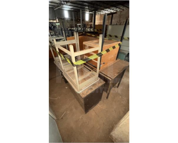 Foto de PONTES GESTAL/SP - Móvel Pulpito, armário de madeira, Mesas de madeira escrivaninha, Macas obstétricas, gabinete de aço, Armários de madeira e mesa, Mesas de madeira, Armário TV com rodas, Mesas de madeira