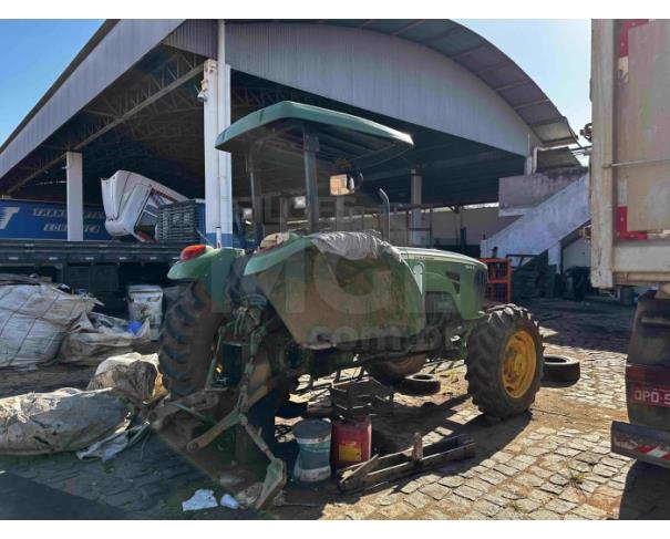 Foto de PIRAPETINGA/MG - Trator John Deere