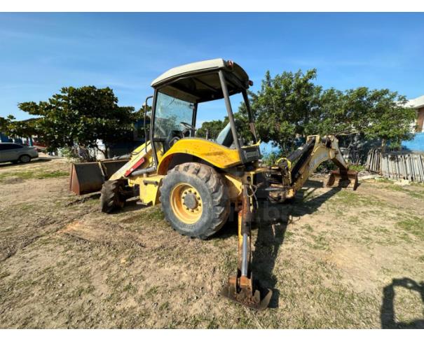 Foto de Marataízes/ES- Retroescavadeira New Holland, modelo B95B