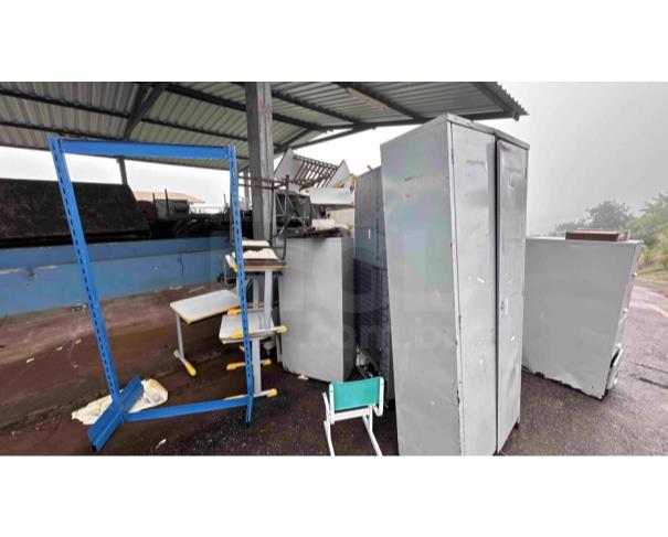 Foto de ITATIAIUÇU/MG - Lote de Armários de ferro, cadeiras e carteiras escolares, geladeiras, armário de cozinha, ventilador, berço e etc