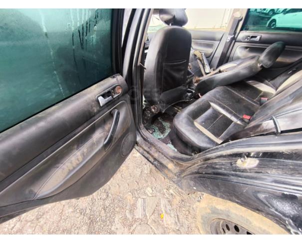 Foto de ITAÚNA/MG- VW GOLF SPORTLINE 1.6 MI TOTAL FLEX 8V 4P 2008/2009-PA12898