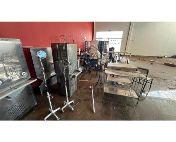 Foto de ITATIAIUÇU/MG-Prateleiras em aço, refrigerador de vacina, aparelho de ultrassom, cadeira odontologica dentre outros.