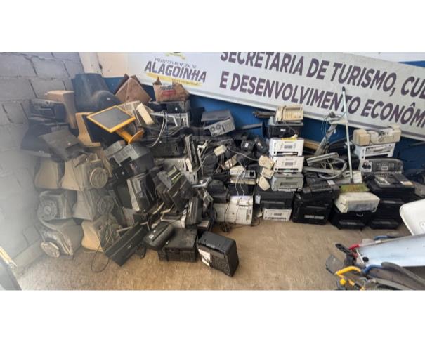 Foto de ALAGOINHA/PE - SUCATA DE INFORMÁTICA INSERVÍVEIS