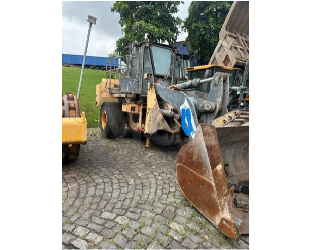 Foto de CONTAGEM/MG - RETROESCAVADEIRA - JOHN DEERE 724K - ANO: 2014/2014 - PA13108
