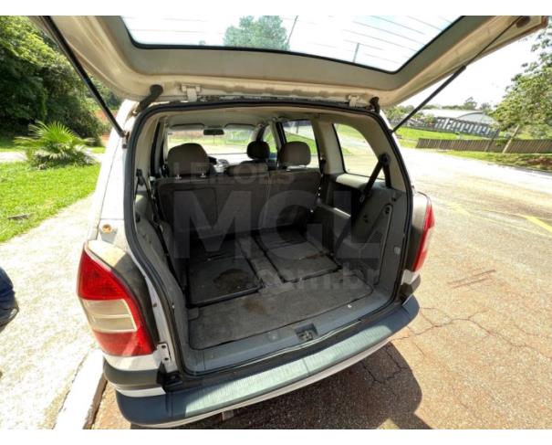 Foto de LAVRAS/MG - CHEVROLET ZAFIRA CONFORT - 2010/2010 - COR : BRANCO 