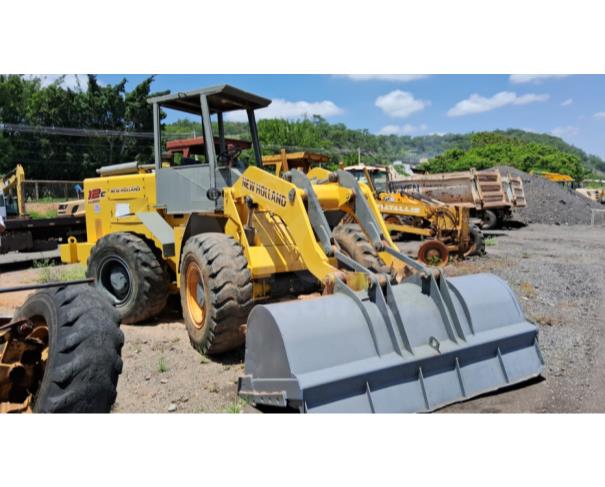 Foto de ITAÚNA/MG-PÁ CARREGADEIRA – NEW HOLLAND 12C 2011
