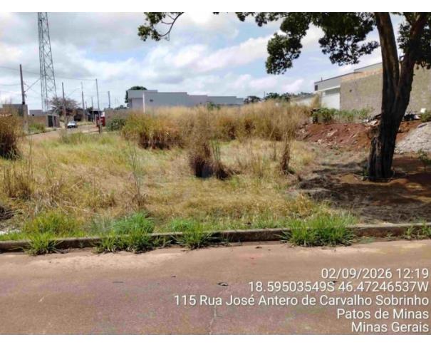 Foto de PATOS DE MINAS/MG - Lote urbano com área de 1.186,02 m², localizado na Rua Agostinho Rodrigues Galvão, bairro Afonso Queiroz