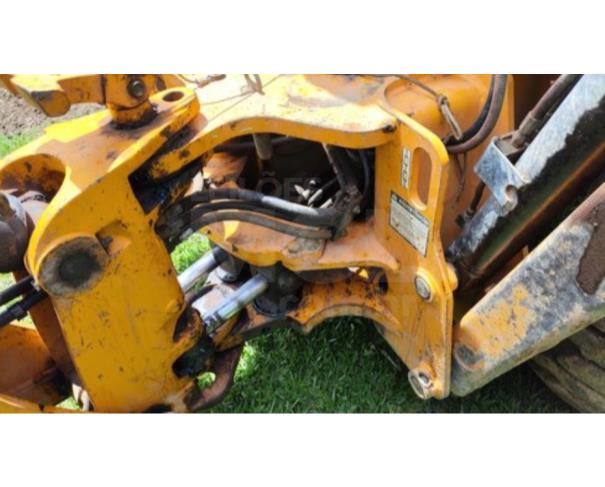 Foto de DIVINÓPOLIS/MG - Retroescavadeira JCB, modelo 3C.