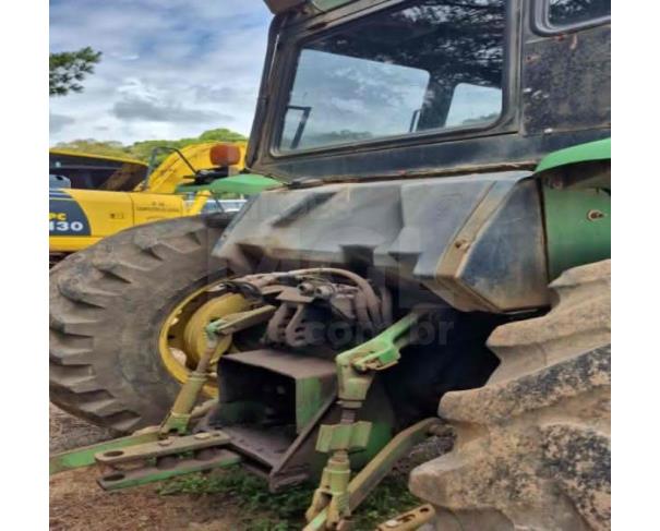 Foto de CAMPESTRE DA SERRA/RS - Trator Agrícola Cabinado John Deere– modelo 5600 – 4x4