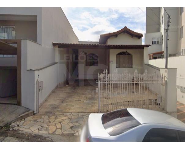 Foto de BOM DESPACHO/MG - [Dos direito reais titulados pelos executados na condição de nu-proprietários, correspondente a fração de 2/7 sobre] casa área 375m². 